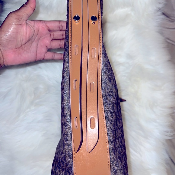 ⭐️Michael Kors Bowery Purse⭐️ - Picture 5 of 10